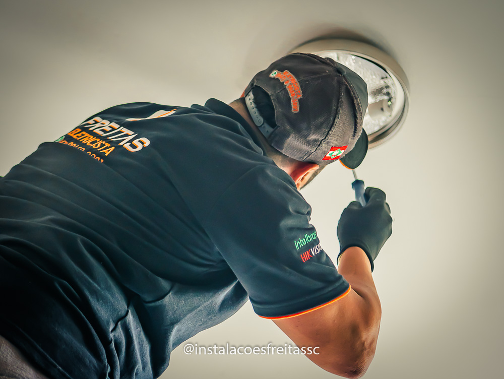 Rober Freitas - Instalações Elétricas Freiras, Ar condicionado, leds, eletricista em Joinville, Balneário Camboriú, Itajaí, Barra Velha-17